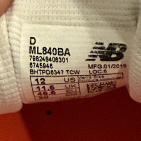 NEW BALANCE  White and Gray Sneakers men like new - Picture 5 of 5